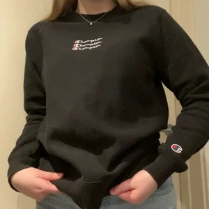 Champion sweatshirt  - Snygg sweatshirt från Champion! Den är i mycket bra skick! Kontakta mig vid intresse😍