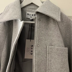 Intressekoll  - Tänkte kolla intresset på denna populära jacka från Nakd, slutsåld på hemsidan!! Fick hem den idag men osäker på om jag ska behålla den men istället för att skicka tillbaka den vill jag kolla om någon annan är intresserad först🤎🤎 nypris 419kr