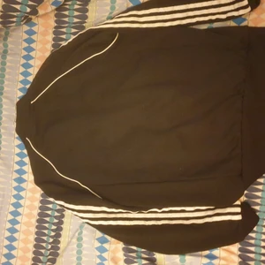 adidas superstar kofta  - köptes för 800 på jd sport inga skador storlek L men mer åt M hållet