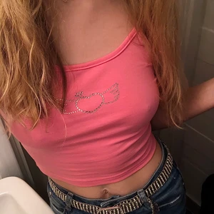 Linne med strass - Linne i strl. XS med strassdetalj. Använd några gånger, fortfarande som ny, alla stenar sitter kvar.