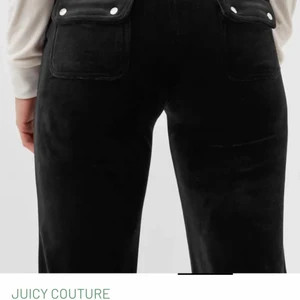 Juicy couture byxor - Säljer ett par svarta juicy couture byxor, kan även tänka mig att byta till ett par i xs!