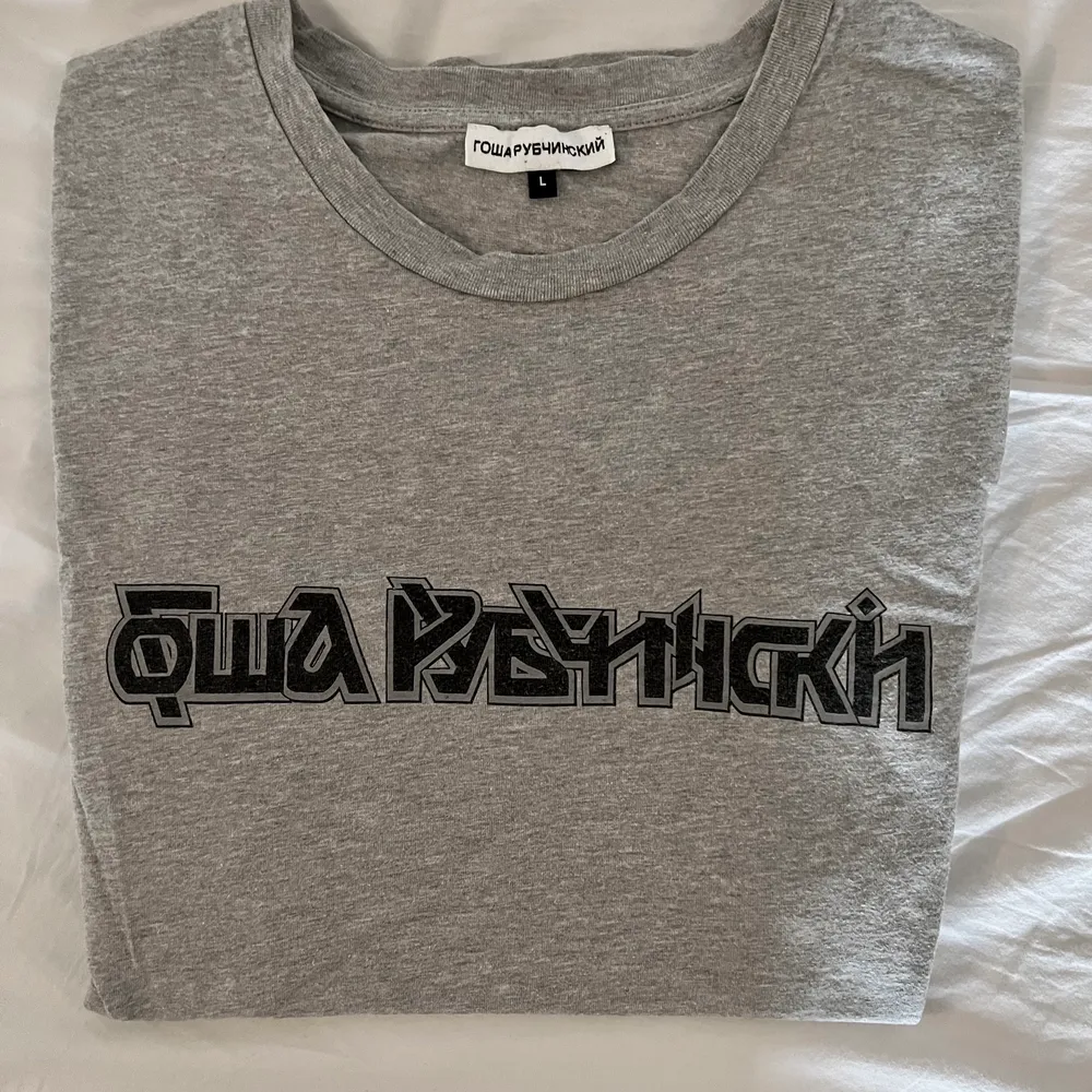 Äkta Gosha Rubchinskiy t-shirt, inhandlad på Paul & Friends för några år sedan. . T-shirts.