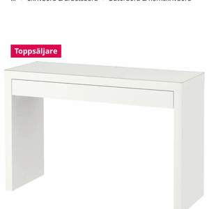 Super fint populärt sminkbord från IKEA, heter Malm. Till salu pga flytt! I jätte fint skick. Nypris: 1295:-. Hämtas i Stockholm. #sminkbord #skrivbord #smink #ikea