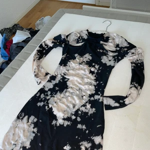 Klänning  - Figursittande klänning, storleken s/ m med mycket strech, från hm, ganska ny