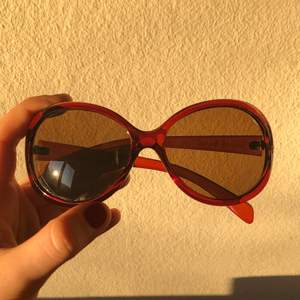Assnygga vintage solglasögon från Fleure de Santé.  Ger Hollywood vibes❤️