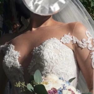 Brudklänning - Jag vill sälja min brudklänning som jag köpt helt ny från Prinsessa, den är fräsch och ser helt ny ut.