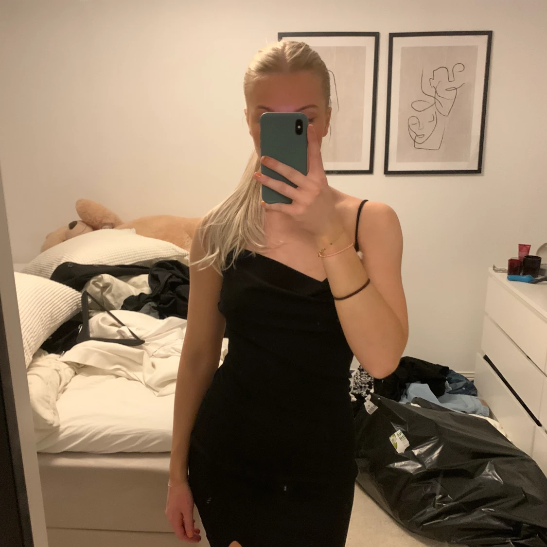 Svart klänning från bikbok