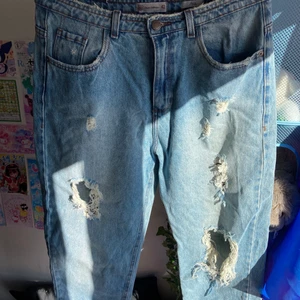 Ripped jeans strl 42 - Slitna jeans i strl 42 ♥️ köparen står för frakten♥️
