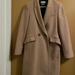 Kappa  - Kappa i storlek XS men även en S kan ha den. Färgen är beige och är aldrig använd samt materialet ull. Nypris 1400kr 