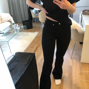 Bootcut jeans NA-KD - Bootcut jeans från nakd,storlek 36. Fin passform och sitter väldigt bekvämt.  Helt oanvända och alla lappar är kvar på jeansen. Köparen står för frakt. 