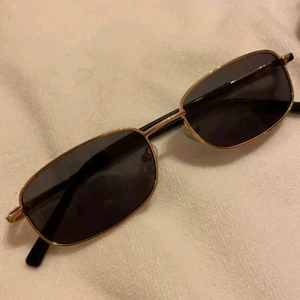 Nya solglasögon  - Köparen betalar för frakten 