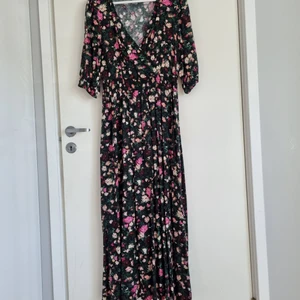 Summer Midi Dress - Super lovely brand new midi dress. I adore it I have never used it but I have always waited for that perfect moment!