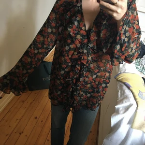 Volangblus  - Köpt second hand. Storlek 38 men oversize