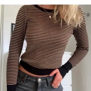 STICKAD ZARA - älskar den här tröjan, matchar bra, klär upp fint och så vidare, perfekt nu till våren och sommaren😍👌🏻