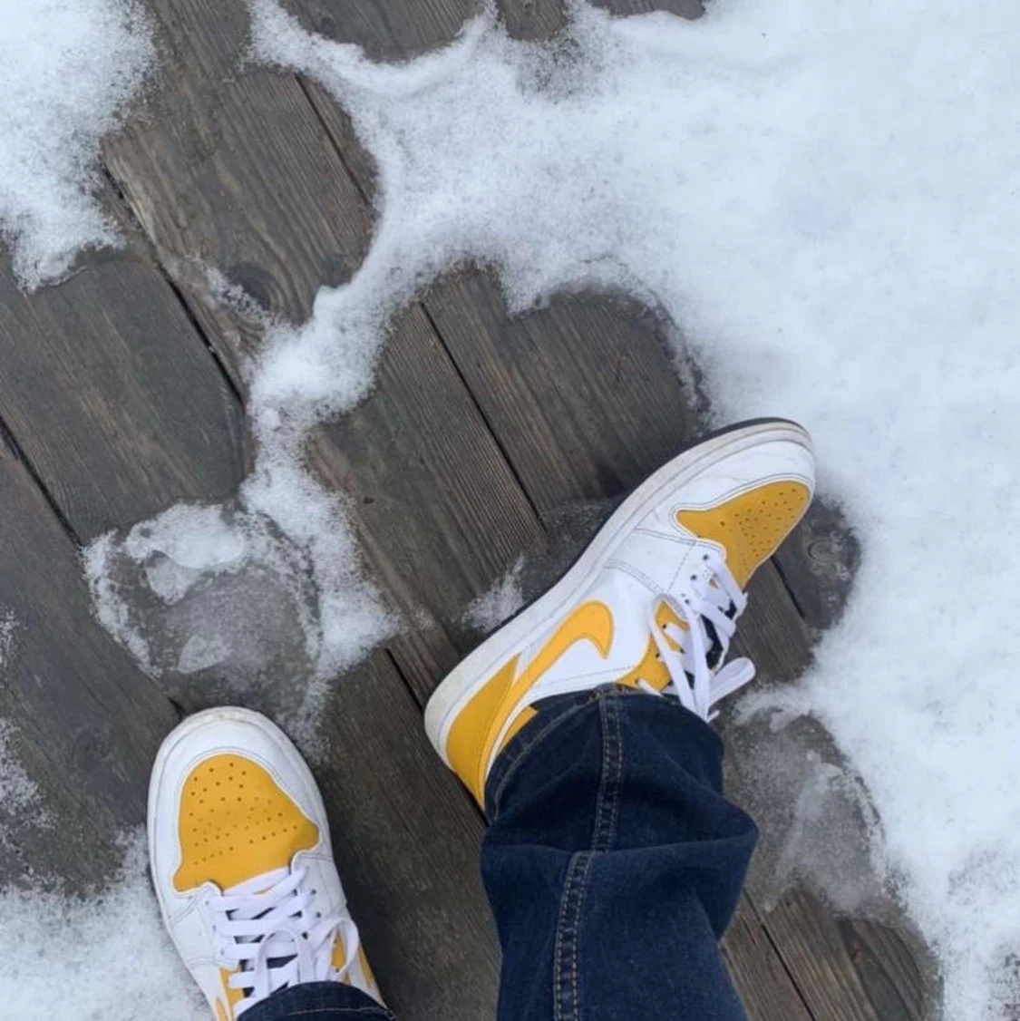 air jordan 1 mid university gold - 91