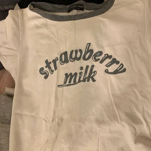 Tröja  - Superskönt tröja vet ej vad det är ifrån💖 passar bra till mys💗