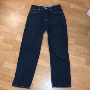 feta karve jeans - dunder feta karve jeans sitter baggy! storlek M och köparen står för frakt 💚