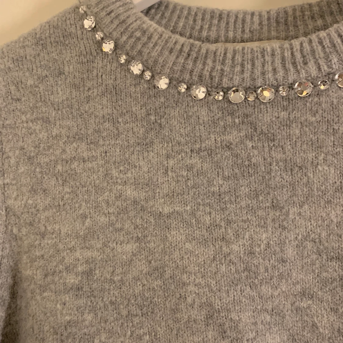 Grå stickad tröja - 90