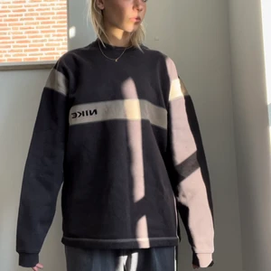 Brun Vintage Nike Sweatshirt - Brun och beige vintage Nike sweatshirt😉🕺