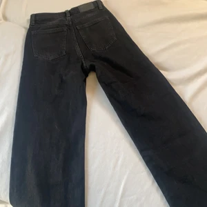 MONKI byxor  - Passar inte mig längre. Frakt ingår i priset