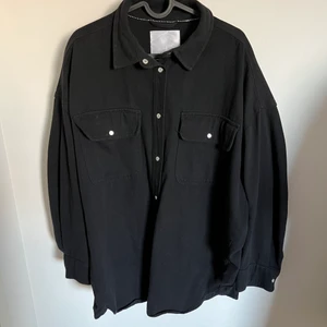 Svart skjortjacka  - Nyskick. Oversize 