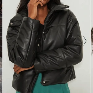 Jacka från nakd - Superfin jacka från nakd som jag nyligen köpt men inte fått något användning för. Nypris 849 kr ❤️‍🔥