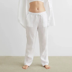 Linne byxor - 💕 ! INTRESSEKOLL ! På mina vita linne byxor från hm,  dem är alldeles förkorta nu och har endast testats. Dessa är i storlek M, köptes för 300 kr. Slutsålda på hm 💕 ! INTRESSEKOLL !