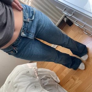 Zarajeans - Säljer dessa populära midwaist jeans från Zara💙 köp direkt för 300!