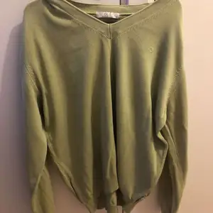 Grön sweatshirt, storlek XXL men skulle säga att den har en oversized look på folk som har storlek S/M