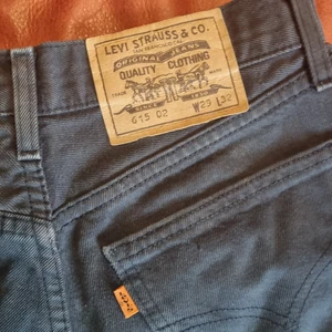 Levis svarta shorts  - Har ägt dom länge. Köpta secondhand. Väl använt skick w29 , läs bio ❣