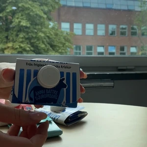 Plånbok av tetra - Hållbart, eko och gjort på återvinning!  Säkra din snygga och diskreta plånbok för 25kr/st! Ni kan välja vilken design som helst, bara den går att vika. Favorit juice, pucko, mjölk, grädde, havremjölk! 💖💖💖 #ecoperauf