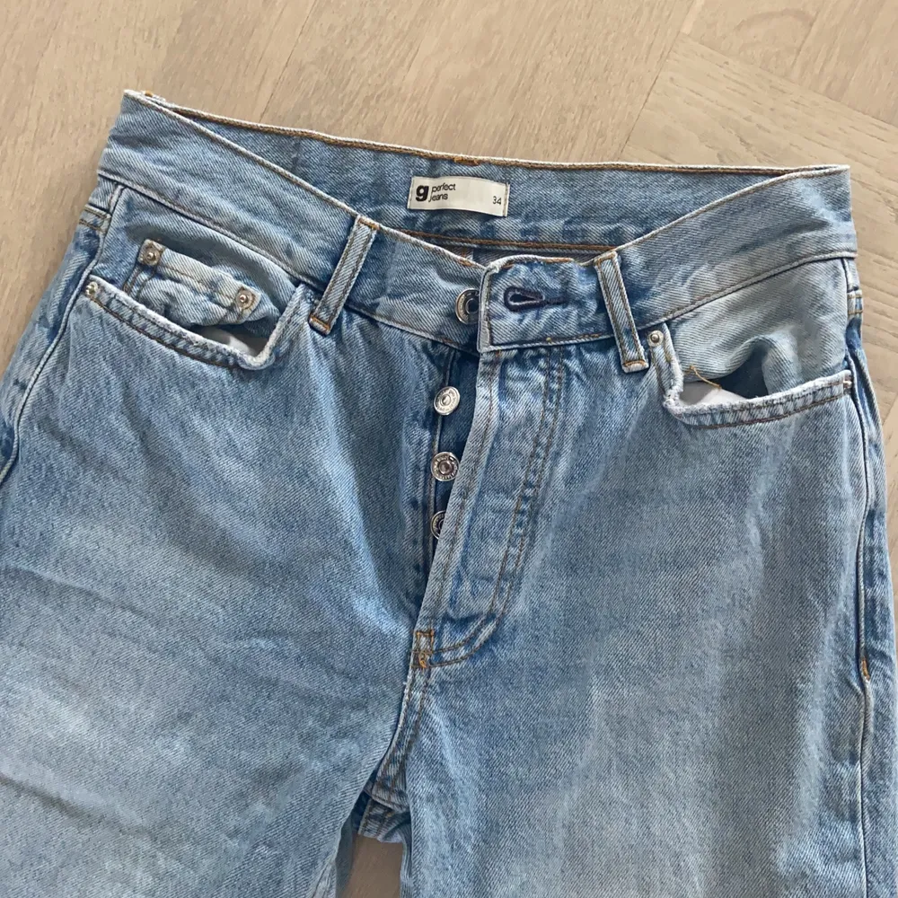 Mina favvo-jeans som tyvärr blivit för små. Från ginatricot, storlek 34. 130 kr+ frakt. Jeans & Byxor.