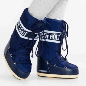 Blåa moonboots - Säljer mina moon boots köpta i vintras för 1100kr! Använda Max 5 ggr, inga defekter. Storlek 39-41. 