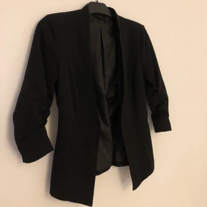 Kavaj  - Svin fin kavaj då armar på kavajen är uppsydda. Storlek S