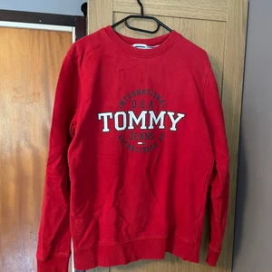 Tommy tröja  M - Knappt använd Tommy tröja. Fint skick