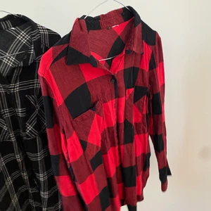 Rutig Skjorta - Flanellskjorta i röd! Väldigt cool🖤❤️