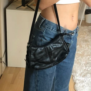 Minibag - As cool handväska i fake, läder material!!🖤