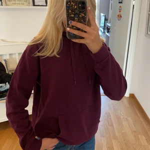 Hoddie  - En jättte fin mörklila hoddie från Cubus💕 använd ett fåtal gånger🤍🤍