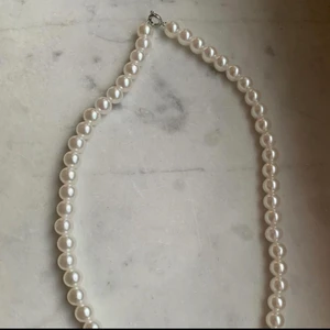 Pärlhalsband - Säljer dessa jätte fina halsband 