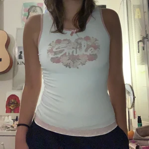 Linne - Gulligt linne med fina detaljer o kattig passform 😋