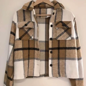 Jacka från Shein, strl S - Oanvänd jacka från Shein, strl S. 