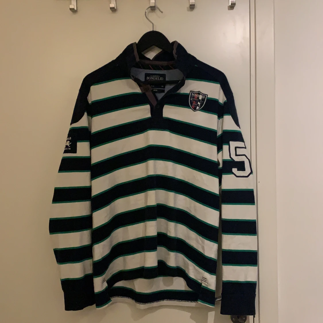 Tröja med krage storlek L