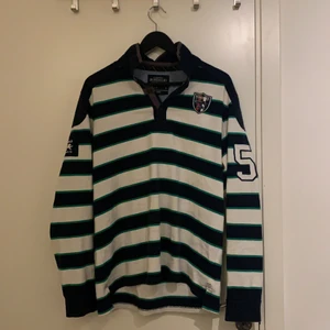 Tröja med krage storlek L - Köpte second hand och har aldrig använt den så därför säljer jag den. Tar Swish🤍 Du som köper står för frakt.