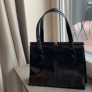 Vintage väska - Super fin vintage väska. Kommer tyvärr inte till användning