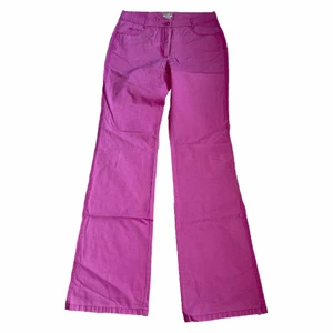 Rosa byxor - Sjukt coola rosa byxor i storlek 36 och långa utsvängda ben💓😍