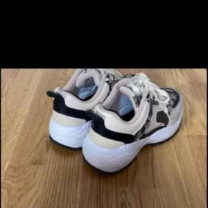 Skor  - Jätte fräscha oanvända skor från dinsko, köpta för en vecka sedan kostade 599kr