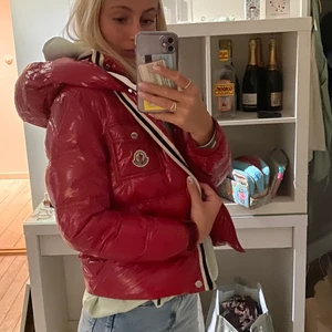 Lägger ut igen  - Lägger ut igen  pga oseriös köpare, den är äkta men har inget bevis eller qr för den är köpt för många år sedan i Frankrike och då klippte mamma bort alla lappar 🥲. 