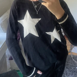 Tröja med stjärnor  - Trendig tröja men har redan liknande