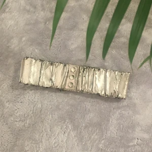 Silvrigt skärp - Slitet skärp men ger en annan typ av estetik ⚪️