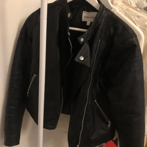 Skinnjacka  - Storlek 170🥰,bra skick💕säljer på grund av att den inte komit till användning🥰